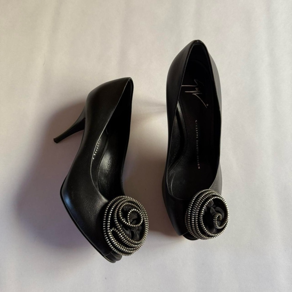 Black Leather Giuseppe Zanotti Peep-Toe Pumps